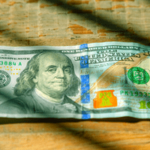 como saber si un dolar es falso